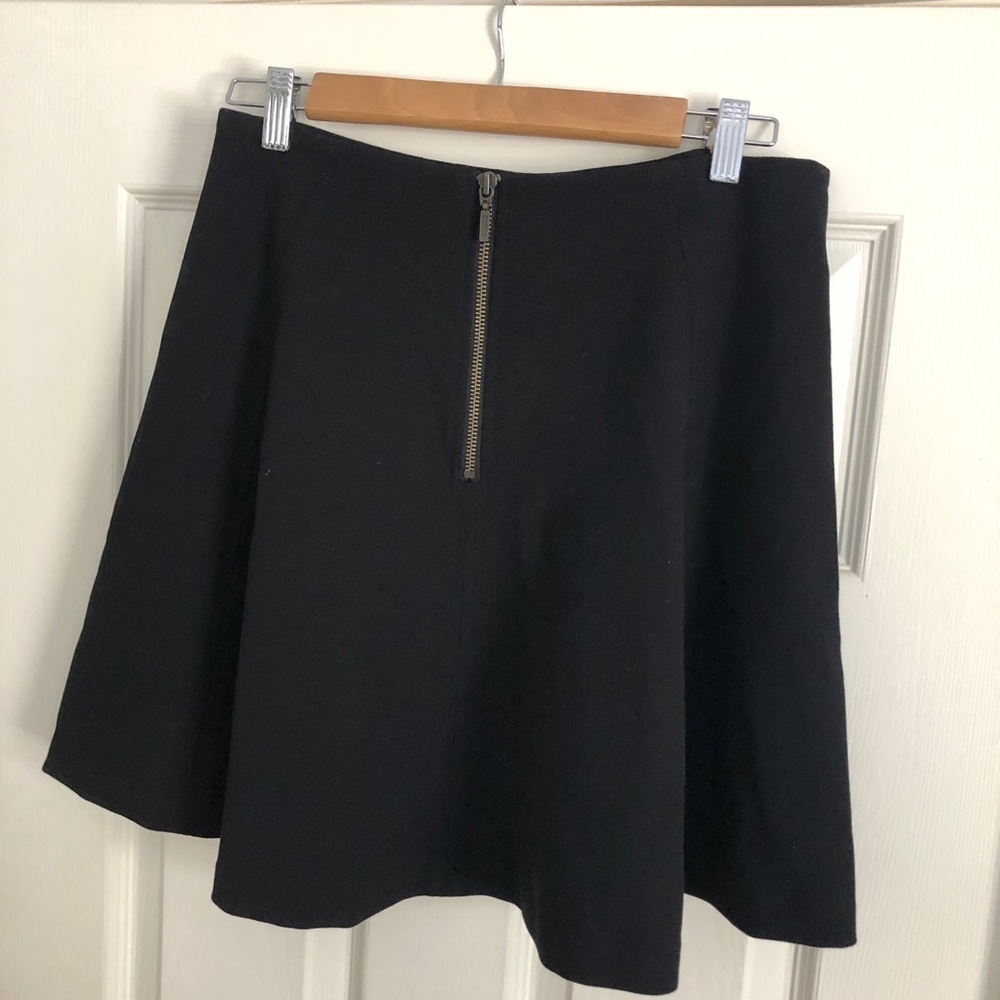 Black Flair Skirt Size 4 - Picture 2 of 7
